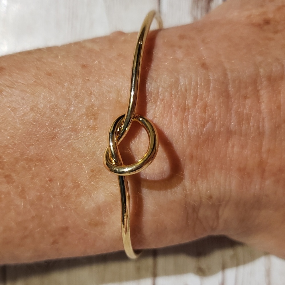 Gold knot bracelet